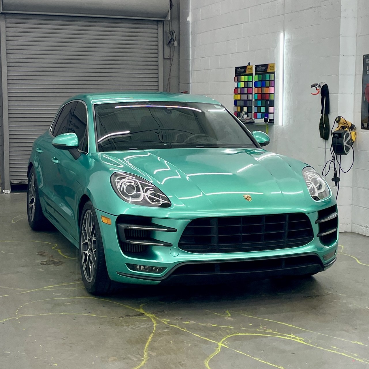 Metal paint emerald green on Porsche Macan